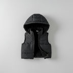 מעיל וסט שחור בשילוב קפוצ'ון